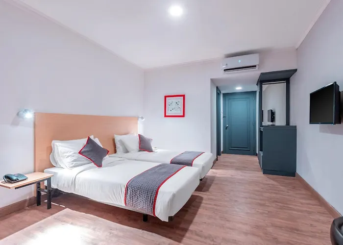 OYO Townhouse 2 Hotel Gunung Sahari Near Rs Hermina Kemayoran