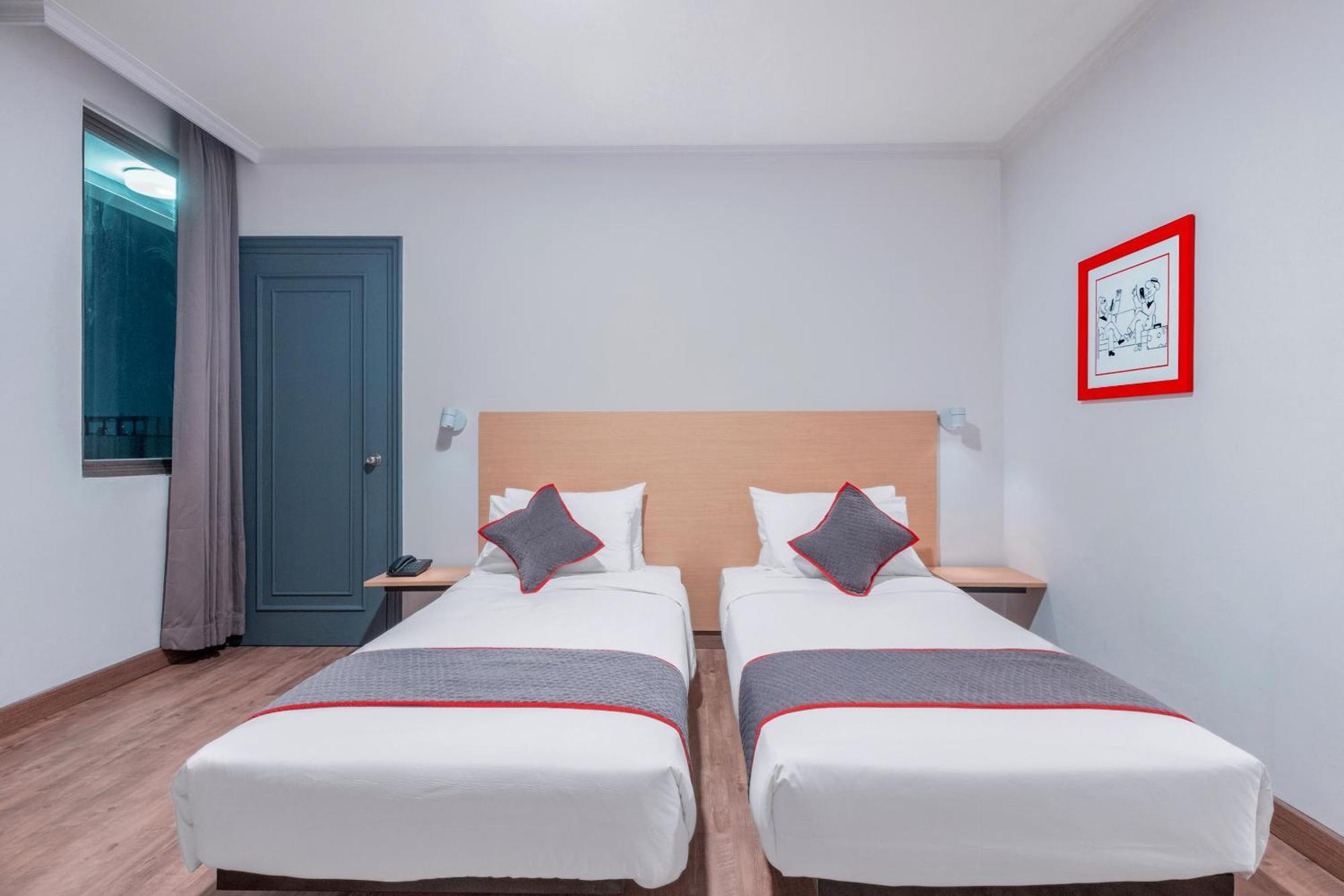 Oyo Townhouse 2 Gunung Sahari Near Rs Hermina Kemayoran Hotel