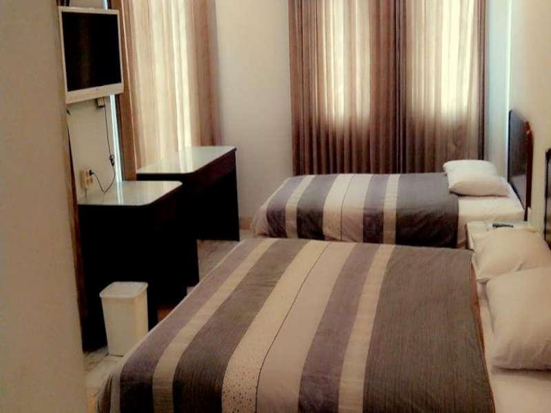 Oyo Townhouse 2 Gunung Sahari Near Rs Hermina Kemayoran Hotel