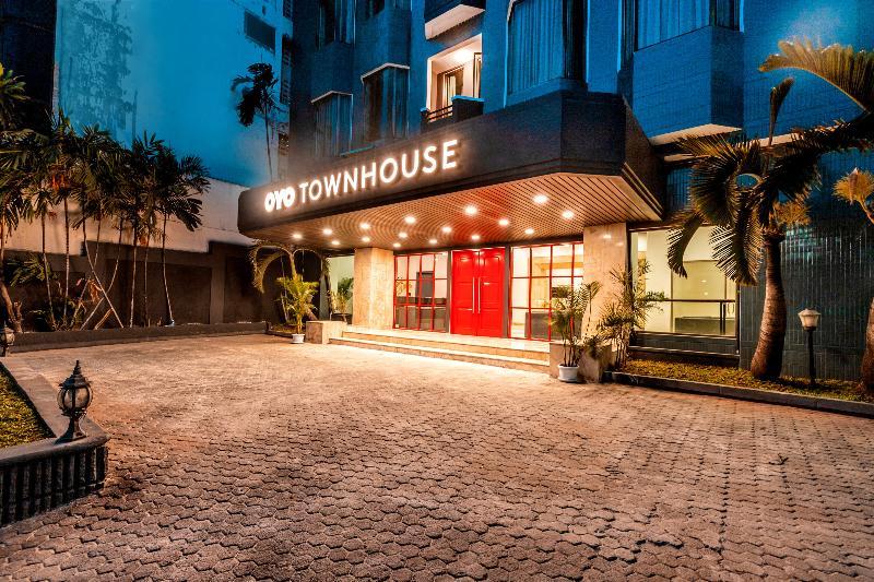 Hotel Oyo Townhouse 2 Gunung Sahari Near Rs Hermina Kemayoran 3*