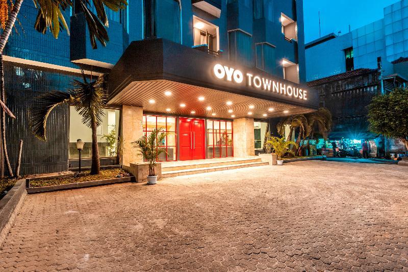 Oyo Townhouse 2 Gunung Sahari Near Rs Hermina Kemayoran 3*