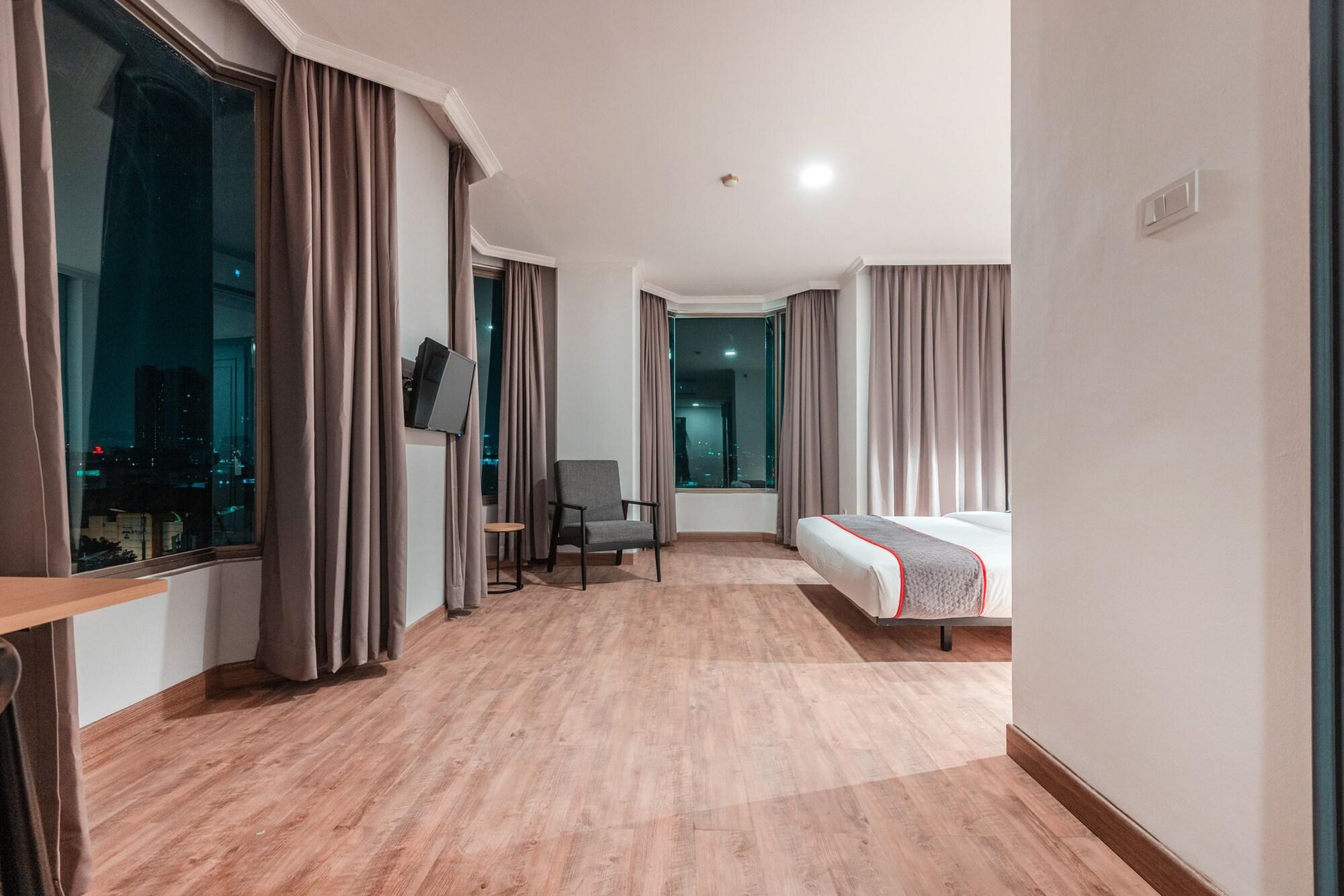 Super Oyo Townhouse 2 Gunung Sahari 3*