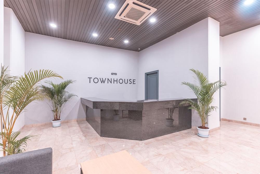 Super Oyo Townhouse 2 Gunung Sahari
