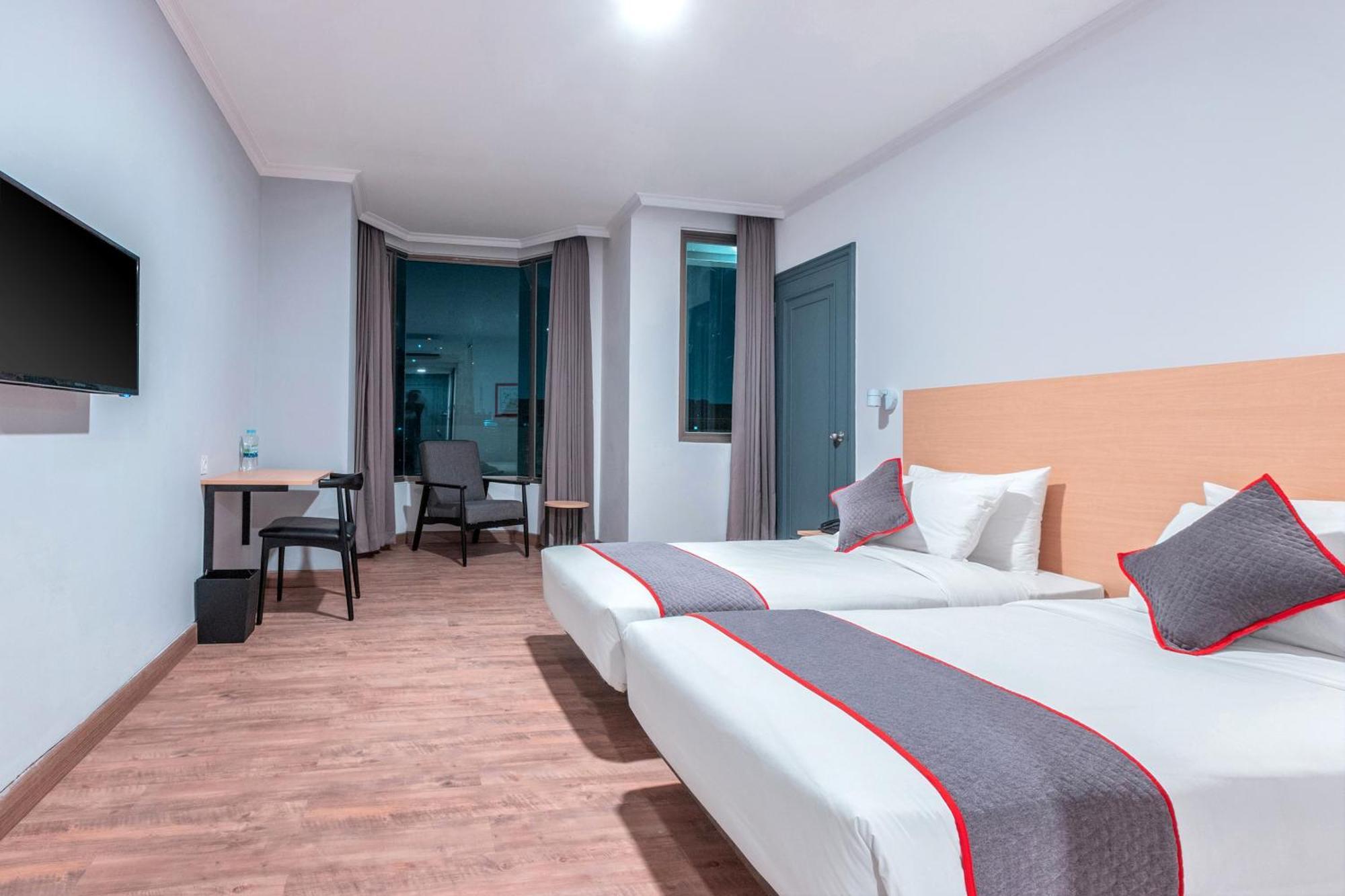 Super Oyo Townhouse 2 Gunung Sahari Hotel 3*