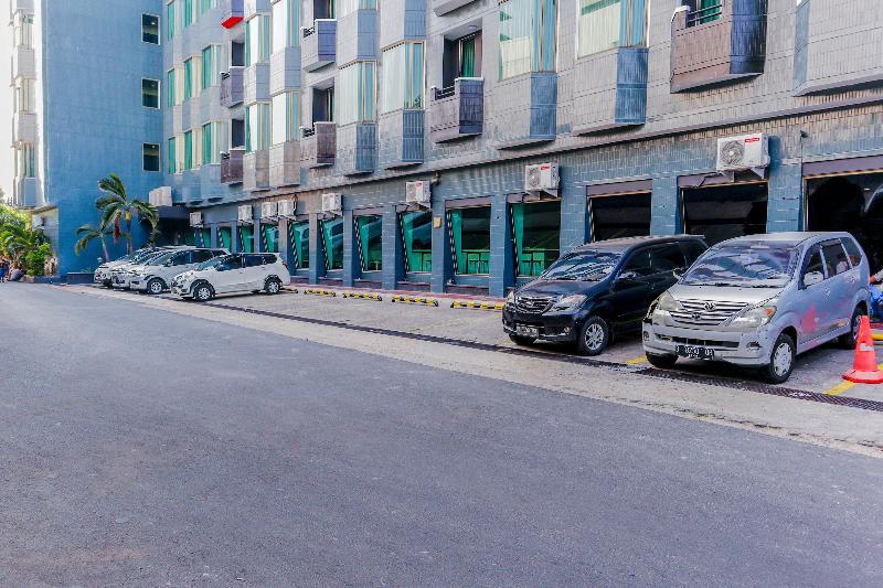 Super Oyo Townhouse 2 Gunung Sahari Hotel